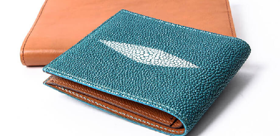 フリースピリッツ ガルーシャ 二つ折り財布 スティングレー