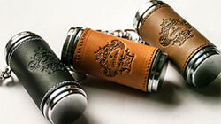 オロビアンコの革貼り筒型携帯灰皿